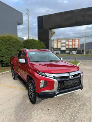 MITSUBISHI L200 TRITON 2.4 16V TURBO DIESEL SPORT HPE-S CD 4P 4X4 AUTOMÁTICO